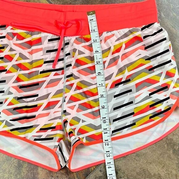 Fabletics Suva Run Shorts Large - Picture 3 of 10